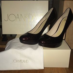 Joan & David Pumps